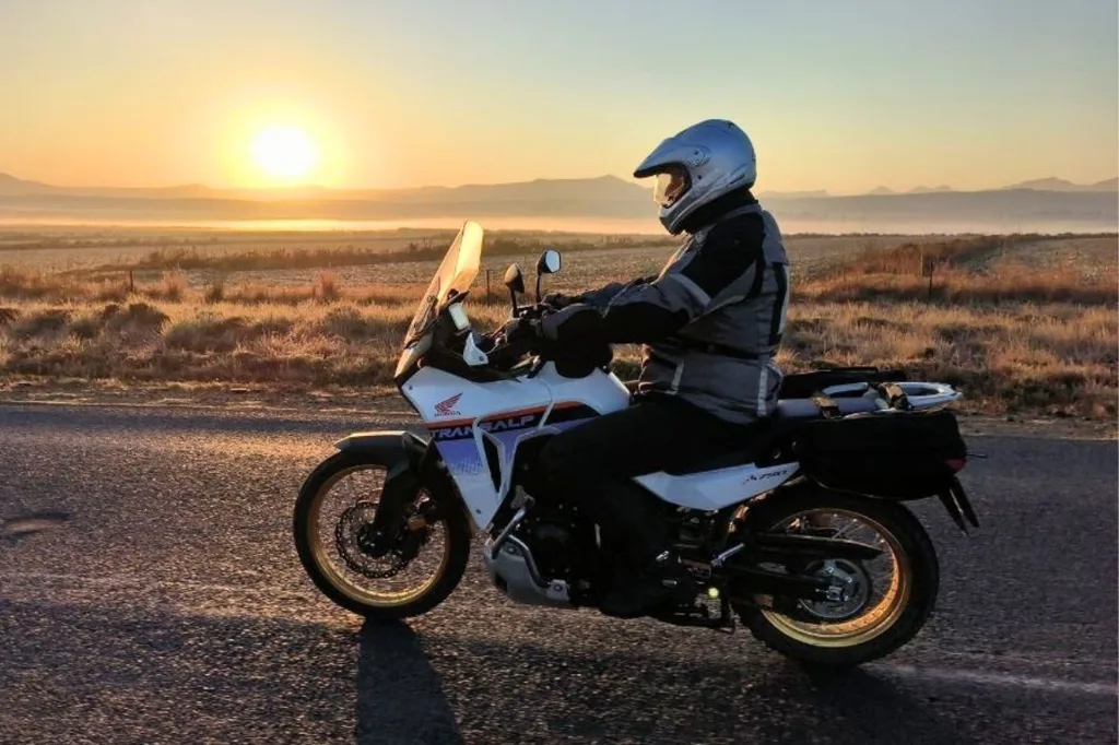 The ADV Weight Race: 1300cc Heavyweights vs. The Mid-Weight Rebels