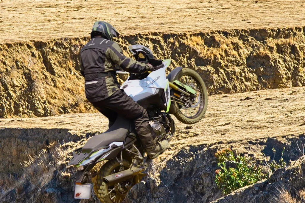 The ADV Weight Race: 1300cc Heavyweights vs. The Mid-Weight Rebels