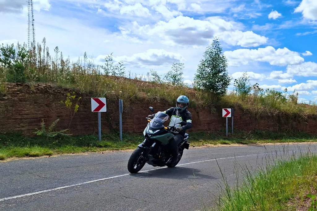 RIDEZSA reviews the 2026 HONDA NC 750 DCT.